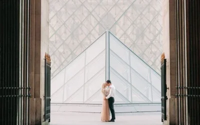 A romantic love session at the Louvre!